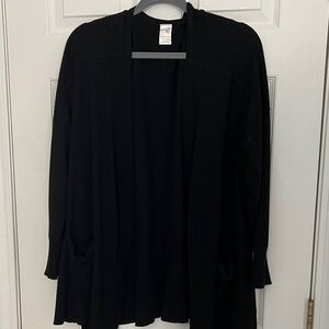 Terra & Sky Elegant Black Cardigan